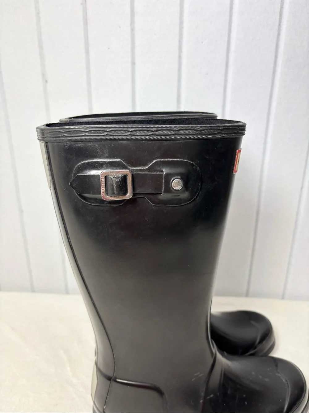 Hunter glossy black